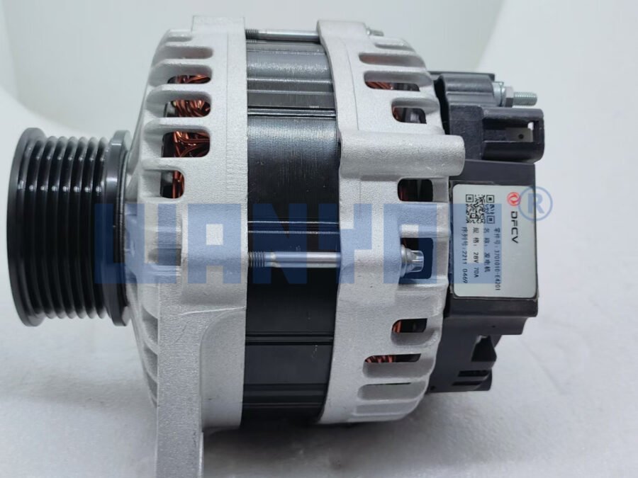 Applicable to Dongfeng Tianjin engine series 3701010-E4201 alternator 28V 70A